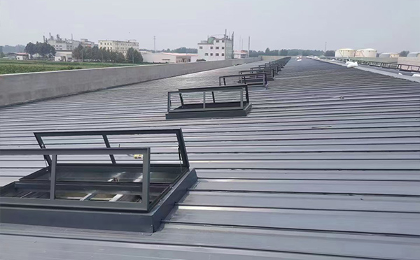 某中学室内体育馆山丹排烟窗改造项目